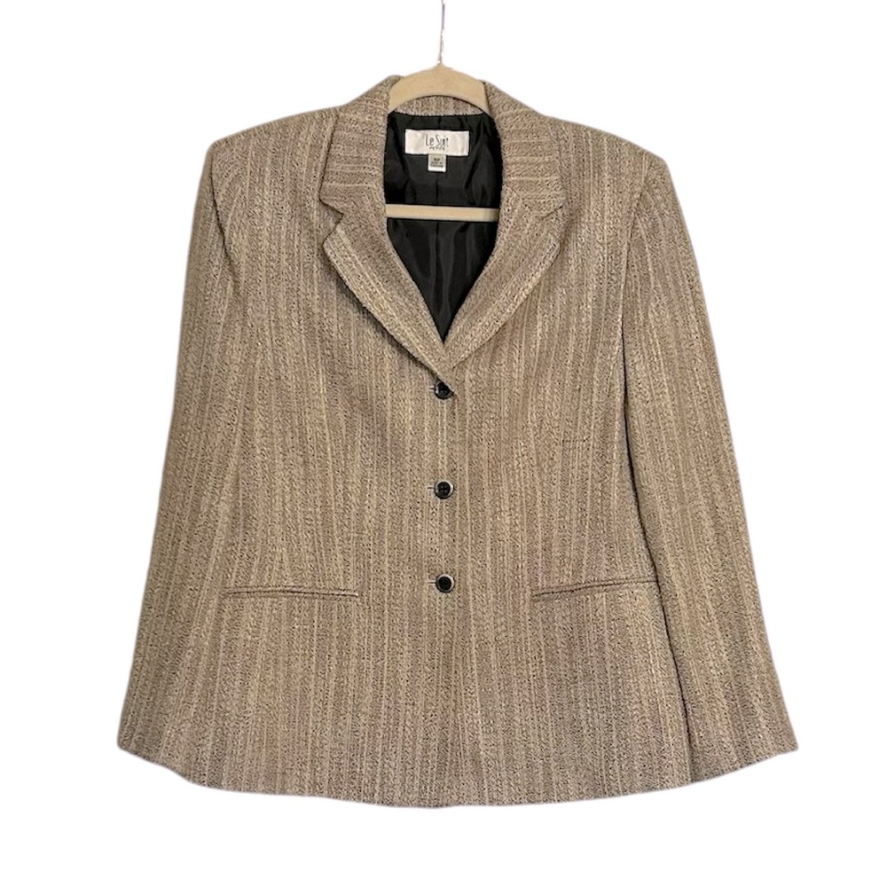 LeSuit Petite Vintage Women's Size
16P, Gold Metalic Tweed Blazer
Long Sleeve